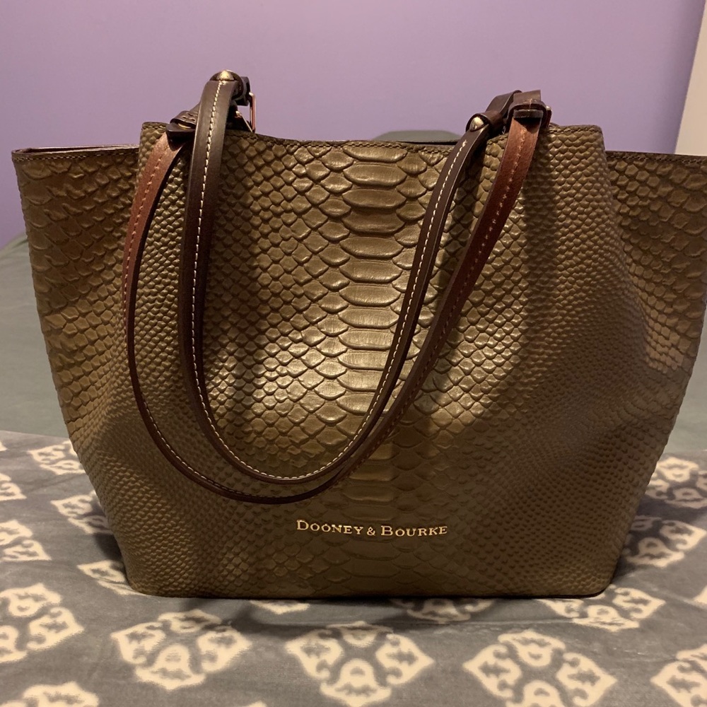Dooney & Bourke large Barlow tote